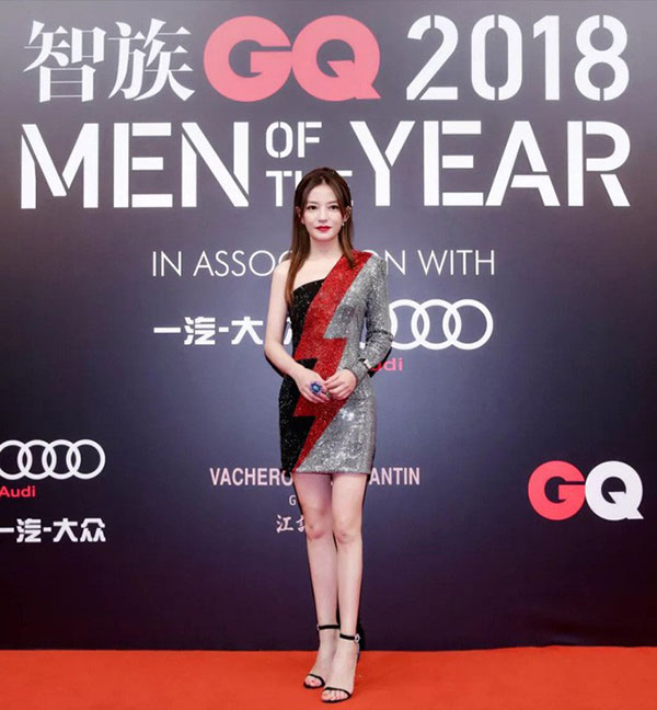 Diện váy ngắn bồng xòe, Triệu Vy đốn tim vạn người nhờ vóc dáng mi nhon và đặc biệt là đôi chân đẹp xuất sắc