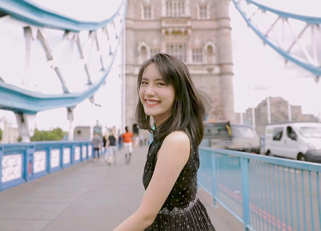 Hai hot girl nổi tiếng Thái Lan trông trái dấu vẫn chơi thân với nhau