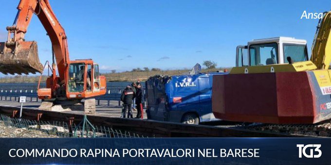 Nhóm cướp liều lĩnh dùng xe xúc đất ‘xé toạc’ ô tô chở tiền