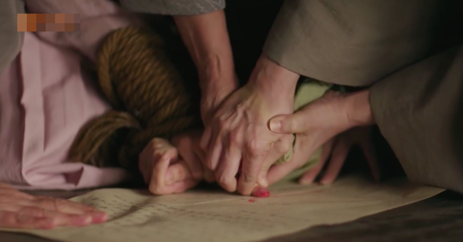 Vợ lớn xử vợ bé cộp mác Minh Lan truyện: Vu oan ngoại tình, bắt con trai đánh mẹ để dằn mặt