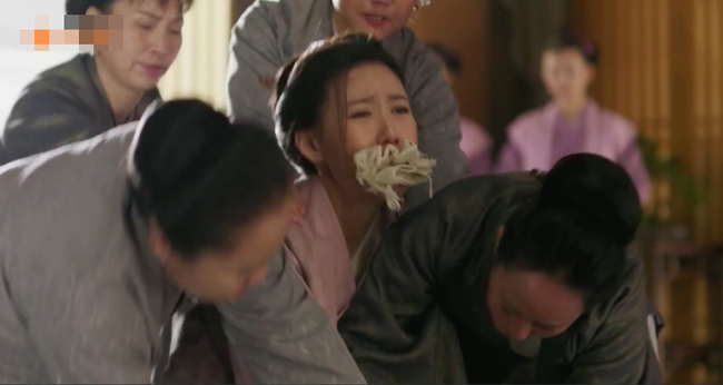 Vợ lớn xử vợ bé cộp mác Minh Lan truyện: Vu oan ngoại tình, bắt con trai đánh mẹ để dằn mặt