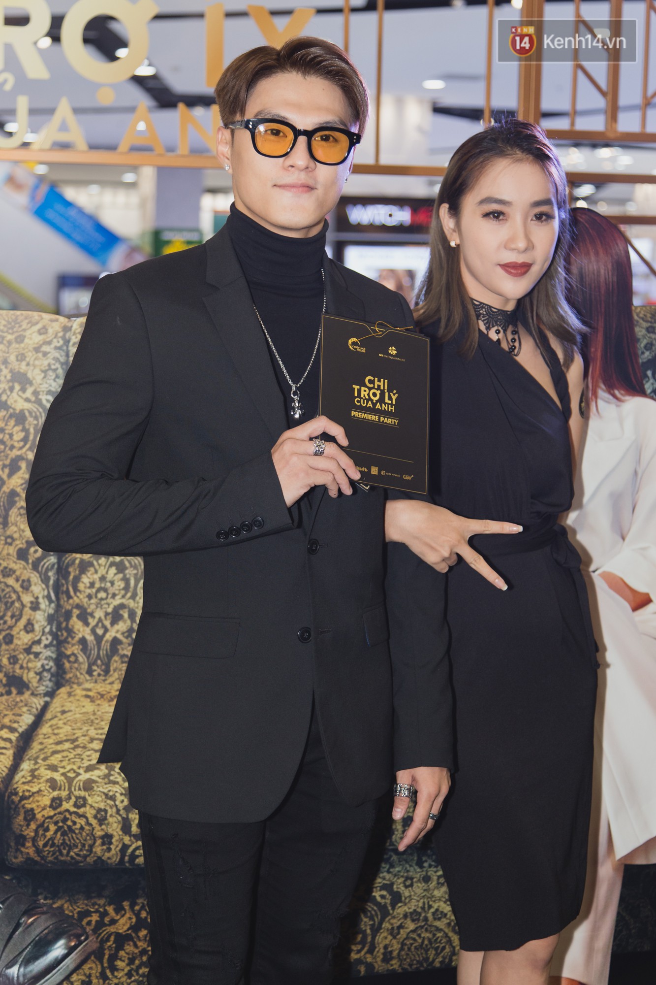 Mai Tài Phến ra rìa vì Mỹ Tâm mải mê ôm... Ngô Thanh Vân trên thảm đỏ Chị Trợ Lý Của Anh