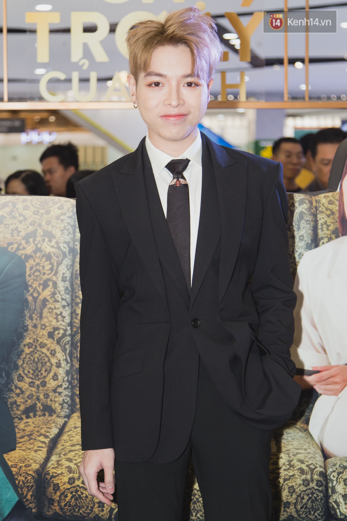 Mai Tài Phến ra rìa vì Mỹ Tâm mải mê ôm... Ngô Thanh Vân trên thảm đỏ Chị Trợ Lý Của Anh