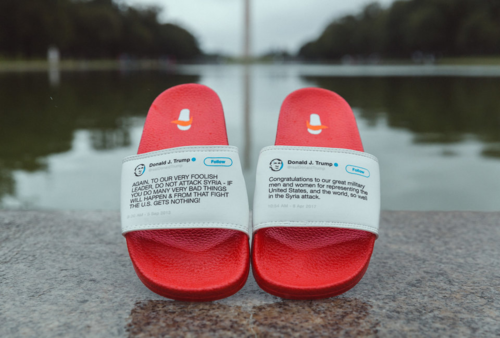 Dép in thông điệp mạng xã hội của tổng thống Trump