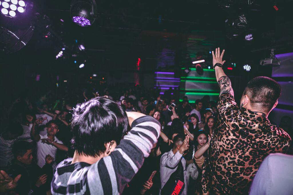 Vũ Duy Khánh thoát đền show ngàn USD nhờ linh ứng từ người đặc biệt này