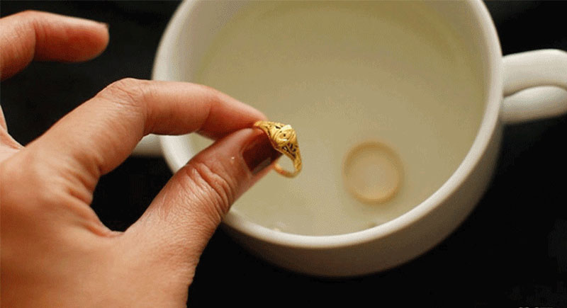 Vàng bạc cáu bẩn, đen sì cũng bóng loáng như mới sau 10 phút ngâm nước thần tự chế