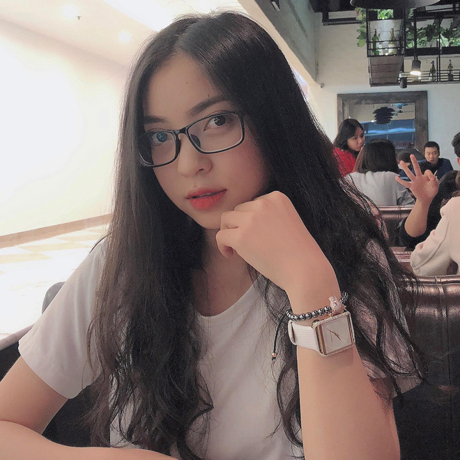 Bị dân mạng ẩn ý chê lùn, Nhật Lê - bạn gái Quang Hải nói một câu vừa cứng vừa lầy làm ai cũng bật cười