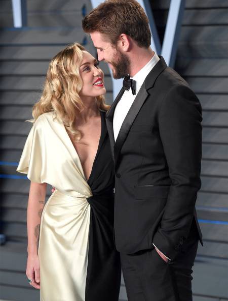 Tiết lộ lý do khiến Miley Cyrus và Liam Hemsworth giờ mới kết hôn sau gần 10 năm bên nhau