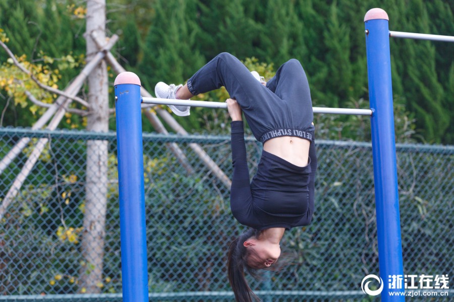 Tự tập không đến phòng gym, nữ sinh chỉ nặng 37kg sở hữu cơ bắp cuồn cuộn khiến cánh mày râu xấu hổ