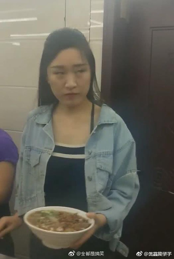 Cư dân mạng tá hỏa trước nhan sắc thật của cô nàng được mệnh danh Tây Thi bán mì bò