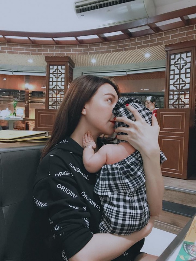 Sau khi bất ngờ tuyên bố làm mẹ đơn thân, Trà Ngọc Hằng viết tâm thư gửi con gái đầy xúc động