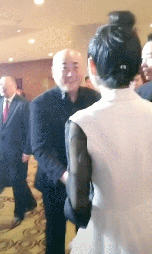 Ánh mắt dịu dàng Đường Tăng dành cho vợ tỷ phú và mối tình đẹp bất chấp tuổi tác suốt 28 năm