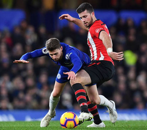 Fan Chelsea bắt đầu hết kiên nhẫn với Sarri