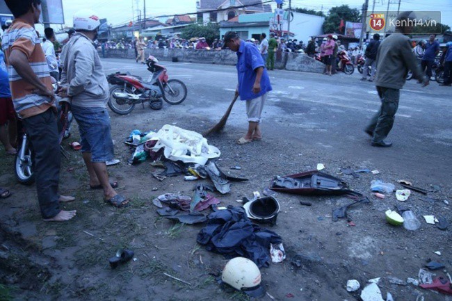Tình người giữa đau thương: Anh xe ôm ở Long An bỏ hết công việc, bồng bế từng nạn nhân lên xe cấp cứu vào bệnh viện
