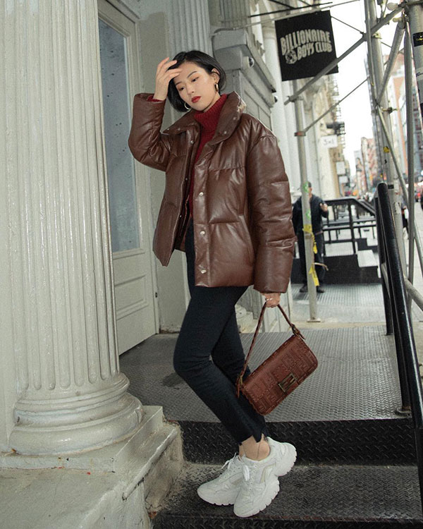 Giữ ấm vô địch lại giúp các nàng trông sành điệu và trẻ ra vài tuổi, đó chính là áo phao dáng ngắn