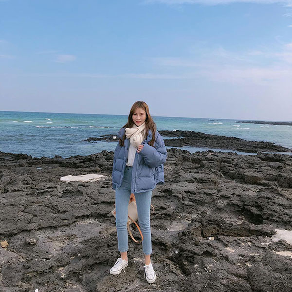 Giữ ấm vô địch lại giúp các nàng trông sành điệu và trẻ ra vài tuổi, đó chính là áo phao dáng ngắn