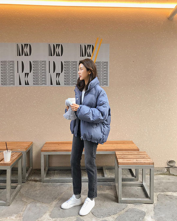 Giữ ấm vô địch lại giúp các nàng trông sành điệu và trẻ ra vài tuổi, đó chính là áo phao dáng ngắn