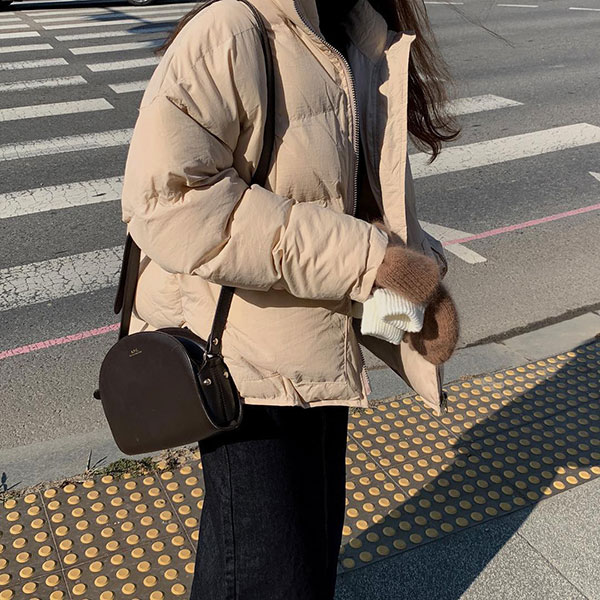 Giữ ấm vô địch lại giúp các nàng trông sành điệu và trẻ ra vài tuổi, đó chính là áo phao dáng ngắn