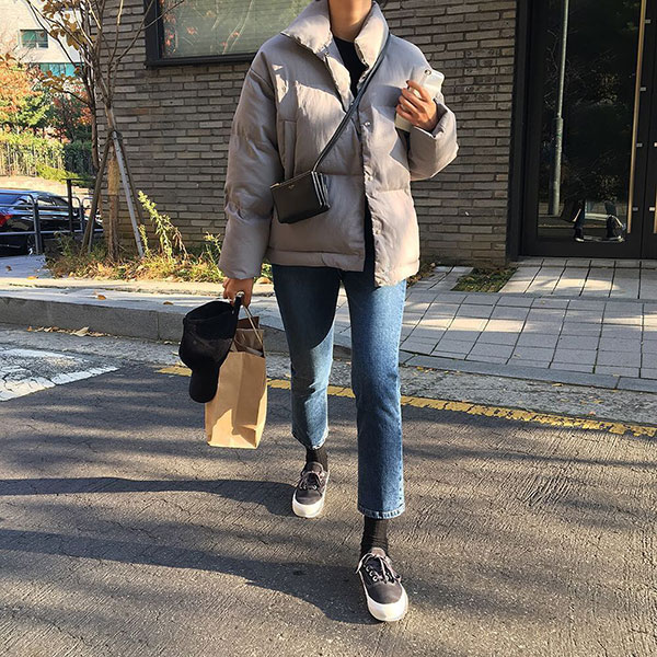 Giữ ấm vô địch lại giúp các nàng trông sành điệu và trẻ ra vài tuổi, đó chính là áo phao dáng ngắn