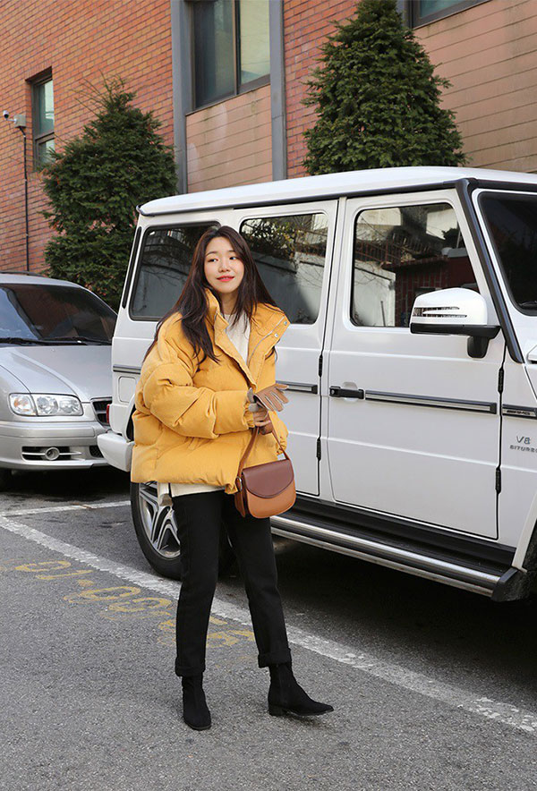 Giữ ấm vô địch lại giúp các nàng trông sành điệu và trẻ ra vài tuổi, đó chính là áo phao dáng ngắn