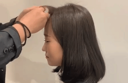 Ố á với tuyệt chiêu cuốn lô chỉ tốn đúng 3 giây đã mang đến kiểu mái phồng nhẹ xinh tuyệt