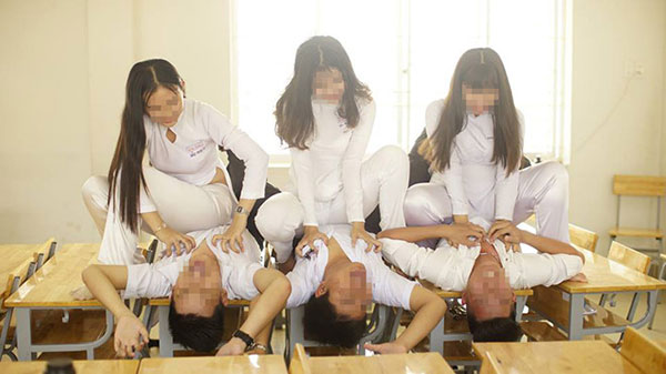 Chụp ảnh kỷ yếu không giống ai: Sáng tạo hay trò lố phản cảm?