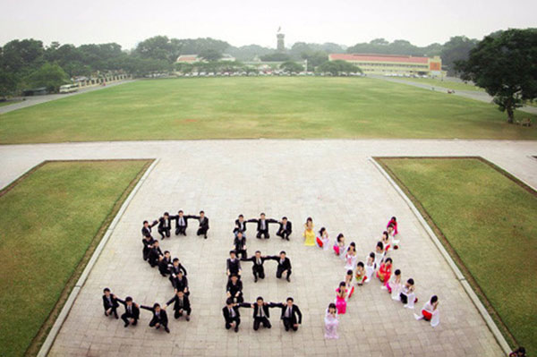 Chụp ảnh kỷ yếu không giống ai: Sáng tạo hay trò lố phản cảm?