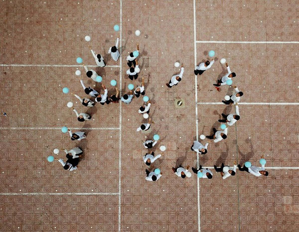 Chụp ảnh kỷ yếu không giống ai: Sáng tạo hay trò lố phản cảm?