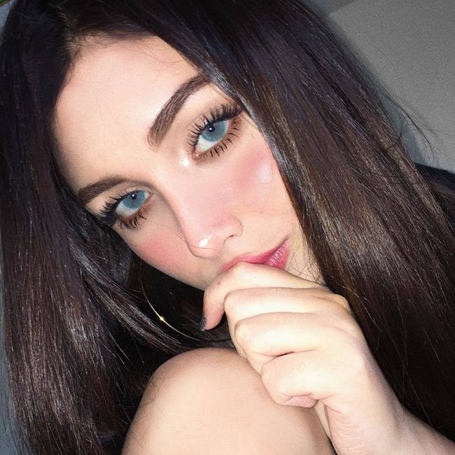 Những tuyệt sắc giai nhân dìm đối phương trong đôi mắt biển hồ