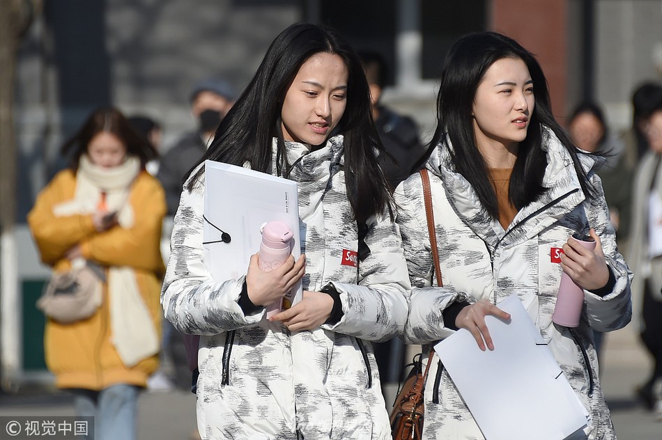 Thí sinh dự thi vào trường nghệ thuật lớn bậc nhất Châu Á: Quá nhiều trai xinh gái đẹp trong một khung hình