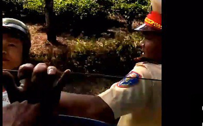 Lập tổ công tác làm rõ vụ quay clip CSGT vì cho rằng bị bắt lỗi sai, bị 2 thanh niên lạ mặt gây hấn