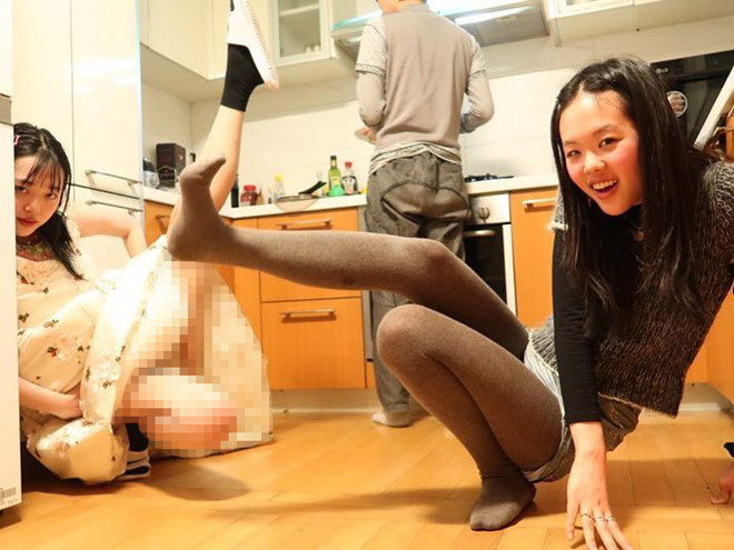 Sulli say xỉn, đăng ảnh phản cảm trong tiệc mừng năm mới