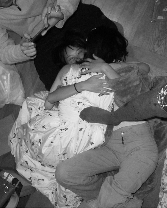 Sulli say xỉn, đăng ảnh phản cảm trong tiệc mừng năm mới