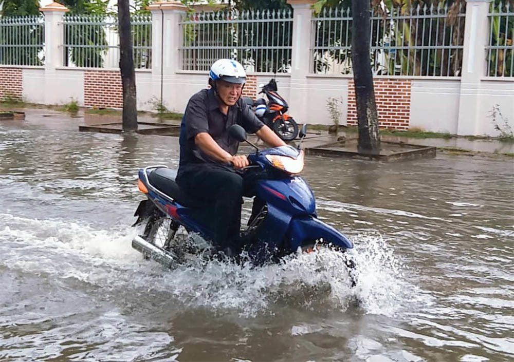 Bão số 1 áp sát miền Tây: Sập nhà, 1 người chết
