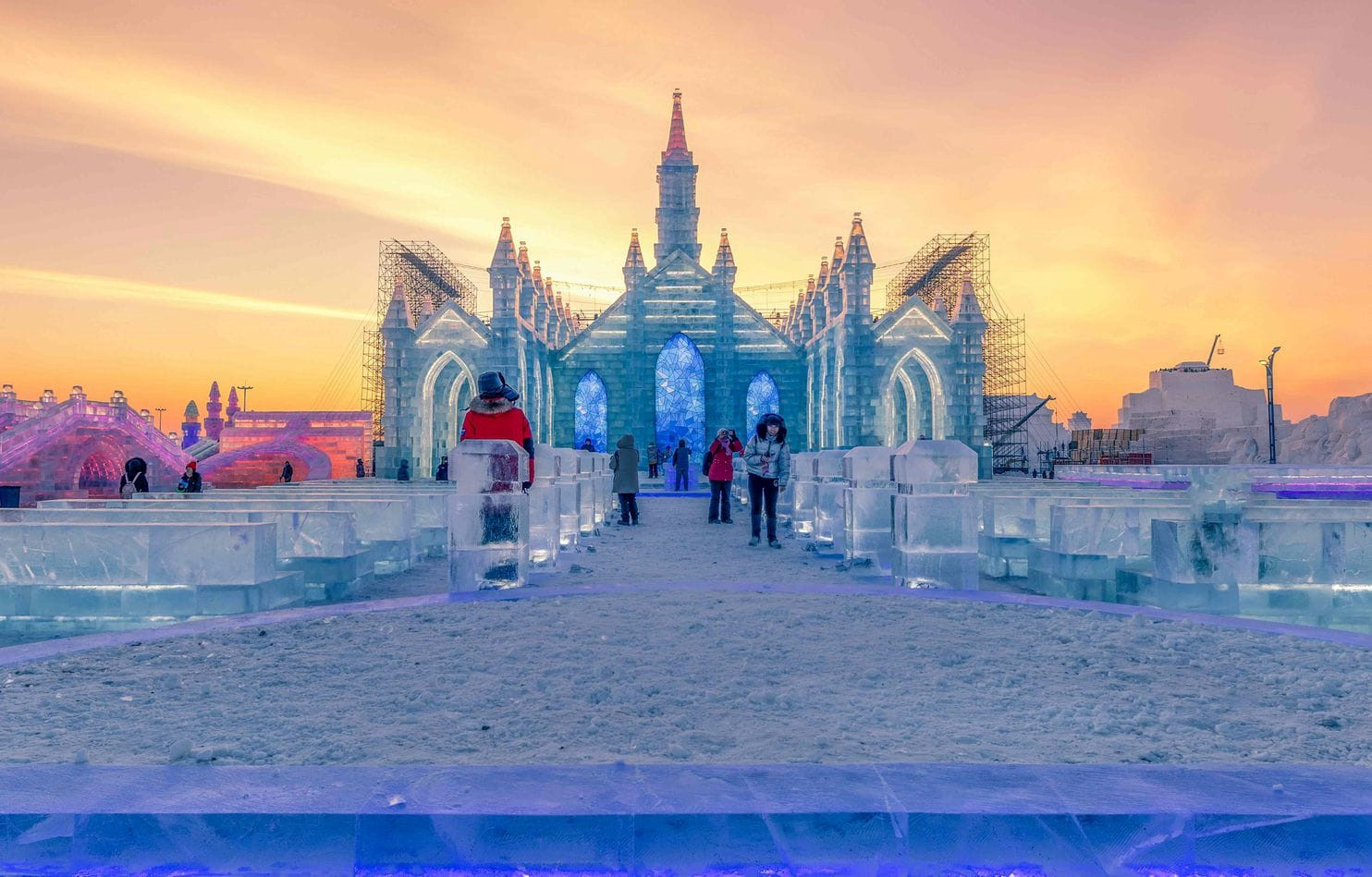 Lâu đài như cổ tích tại lễ hội băng lớn nhất thế giới ở Trung Quốc