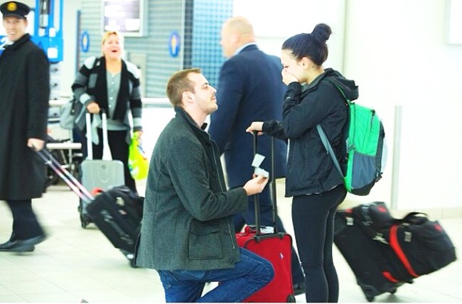 Chùm ảnh chứng minh: Sân bay là nơi hài hước nhất cũng là nơi cảm động nhất thế gian