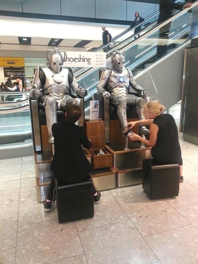 Chùm ảnh chứng minh: Sân bay là nơi hài hước nhất cũng là nơi cảm động nhất thế gian