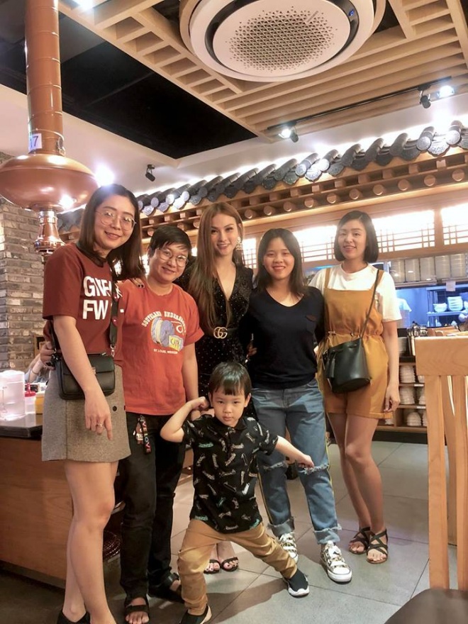 Thu Thuỷ mừng sinh nhật tuổi 35 rạng rỡ và sang chảnh sau biến cố hôn nhân Thu Thuỷ mừng sinh nhật tuổi 35 rạng rỡ và sang chảnh sau biến cố hôn nhân