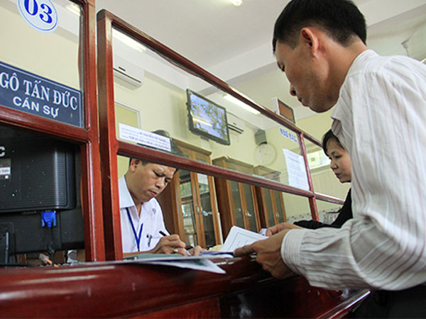 Công chức không được nịnh bợ cấp trên vì động cơ không trong sáng