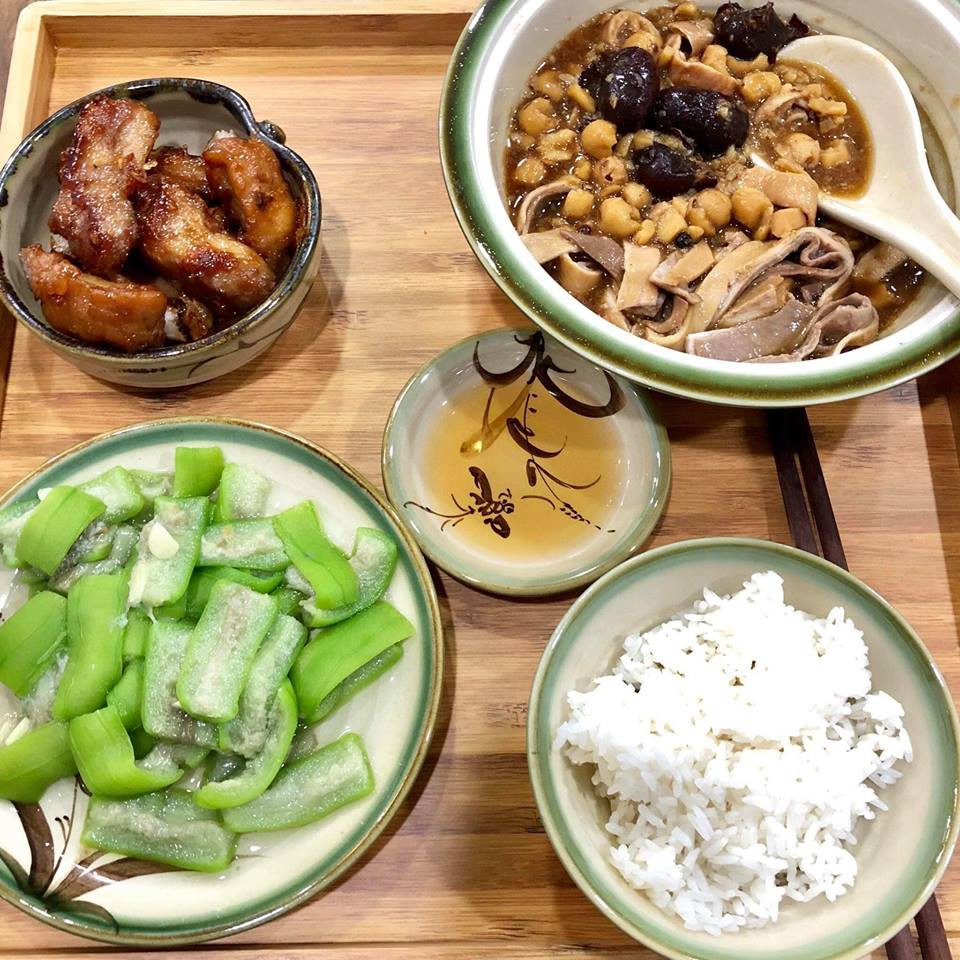 Nhìn mâm cơm của mẹ trẻ có số hưởng nhất năm, hội chị em đỏ mắt đòi đi...ở cữ cùng