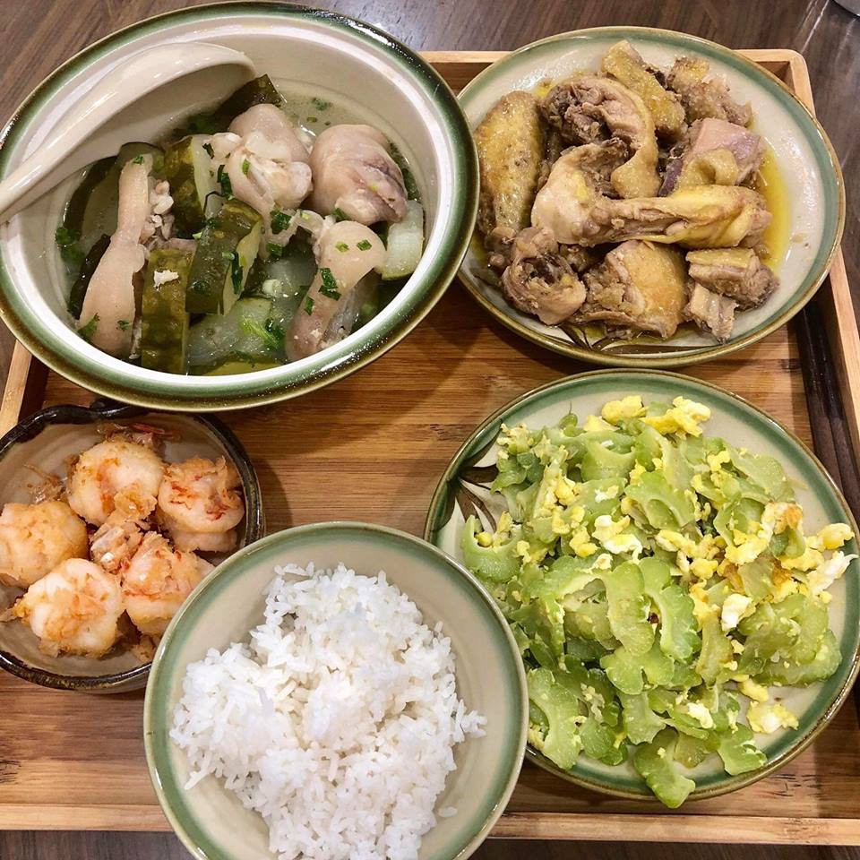 Nhìn mâm cơm của mẹ trẻ có số hưởng nhất năm, hội chị em đỏ mắt đòi đi...ở cữ cùng