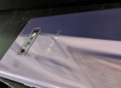 Galaxy S10 lộ ảnh thực tế có màn hình đục lỗ