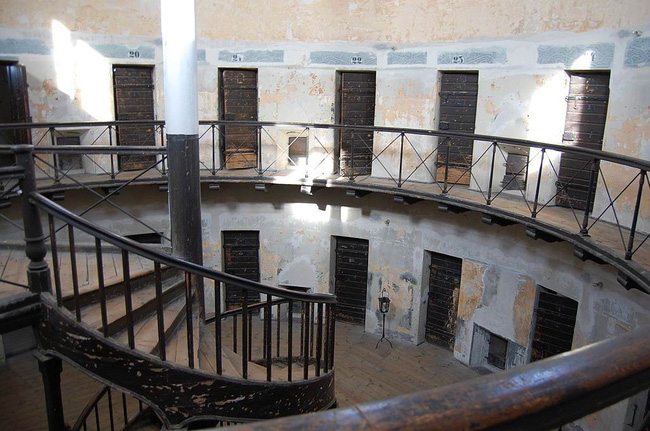 Bà mẹ nuôi tàn độc nhất lịch sử, giết hại 8 đứa trẻ sơ sinh vô tội và huyền thoại rợn người về thành cổ nổi tiếng Thụy Điển