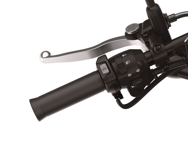 Kawasaki W800 Café dáng hoài cổ, giá gần 10.000 USD