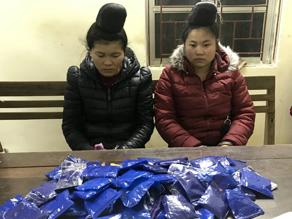 Hai phụ nữ bị bắt khi bán 17.000 viên ma túy