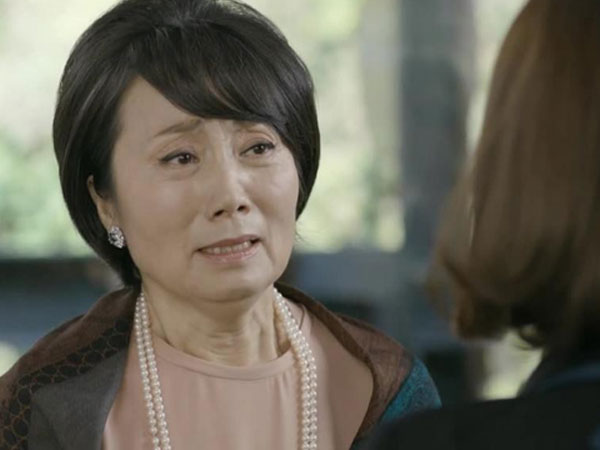 Bị mẹ chồng coi thường vì dùng tiền của chồng để tiêu, tôi chỉ đáp trả một lần khiến bà im bặt