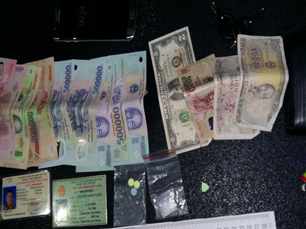 Cảnh sát ập vào 3 cơ sở karaoke phát hiện gần 30 người dương tính với ma túy