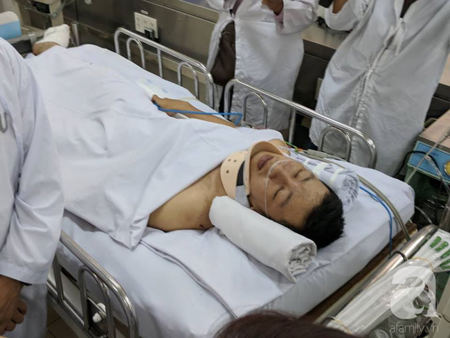 Nữ sinh lâm nạn vụ container tông hàng chục người thương vong: Xe máy gãy làm đôi, áo mưa rách từ trắng thành màu đỏ