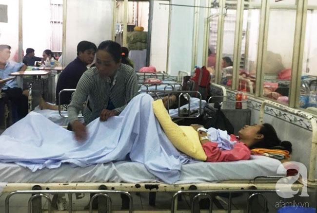 Nữ sinh lâm nạn vụ container tông hàng chục người thương vong: Xe máy gãy làm đôi, áo mưa rách từ trắng thành màu đỏ