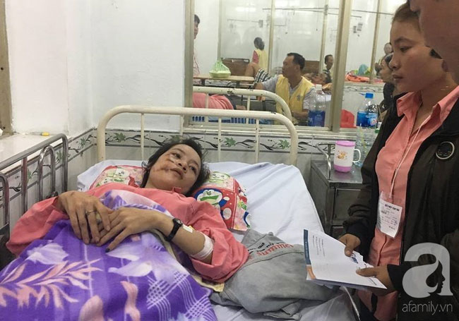 Nữ sinh lâm nạn vụ container tông hàng chục người thương vong: Xe máy gãy làm đôi, áo mưa rách từ trắng thành màu đỏ